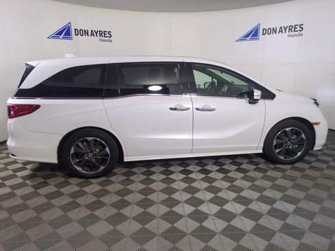 Used 2024 Honda Odyssey Elite image 10