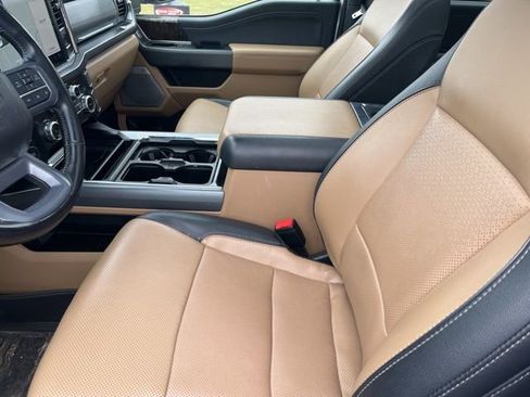 Used 2023 Ford F250 Lariat w/ Sport Appearance Package image 8