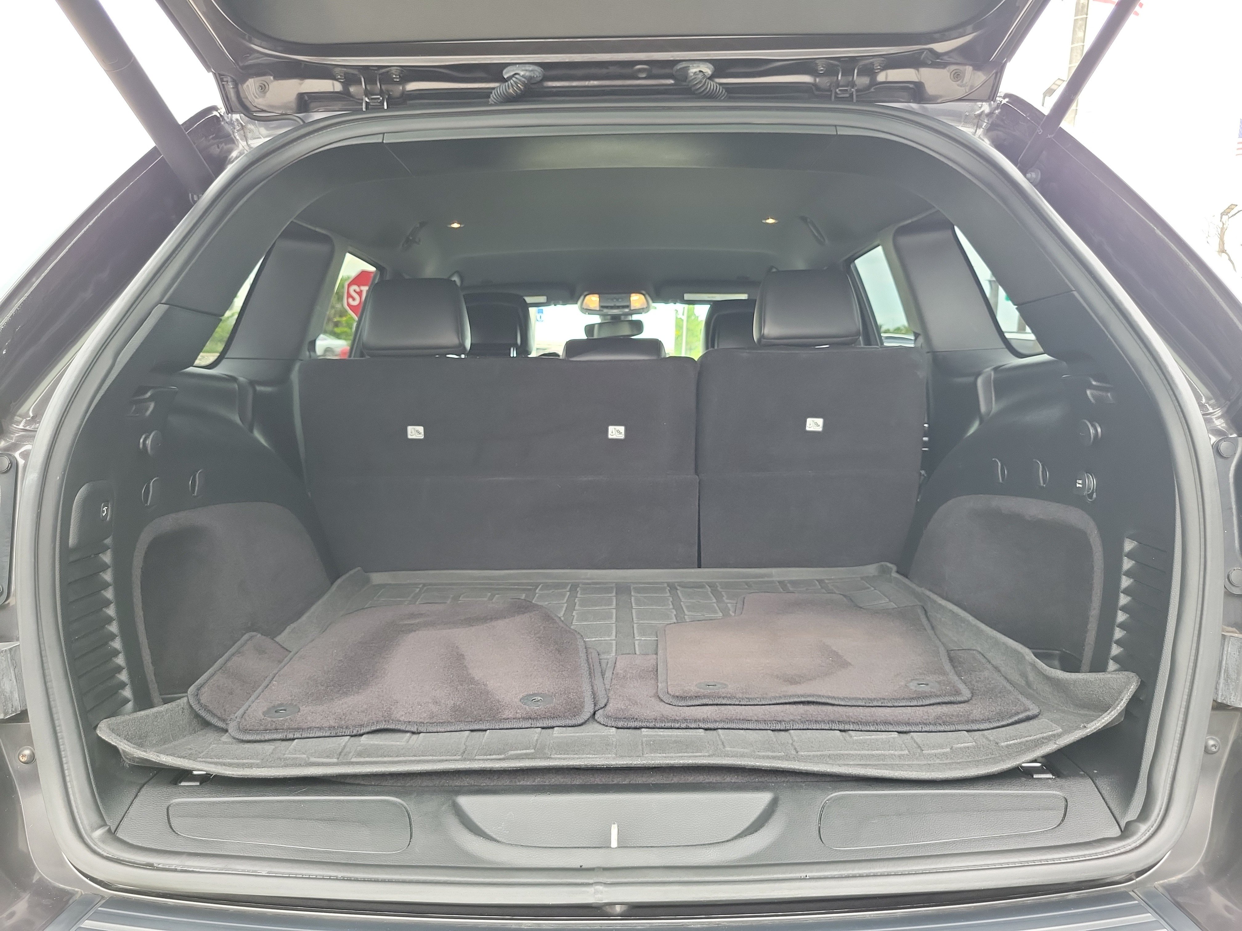 Used 2019 Jeep Grand Cherokee Altitude RWD image 16