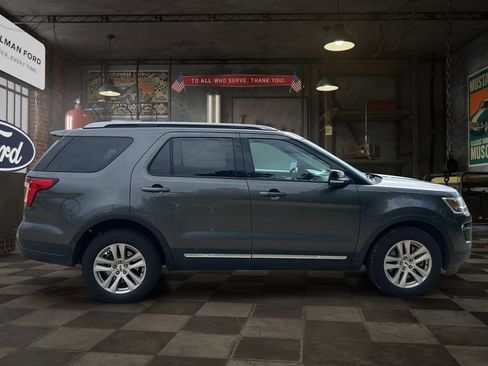 Used 2018 Ford Explorer XLT w/ Equipment Group 202A AWD/4WD image 7