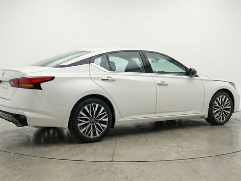 Used 2025 Nissan Altima 2.5 SV FWD image 9