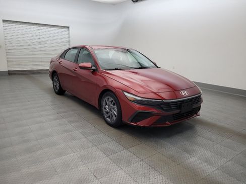 Used 2024 Hyundai Elantra SEL FWD image 13