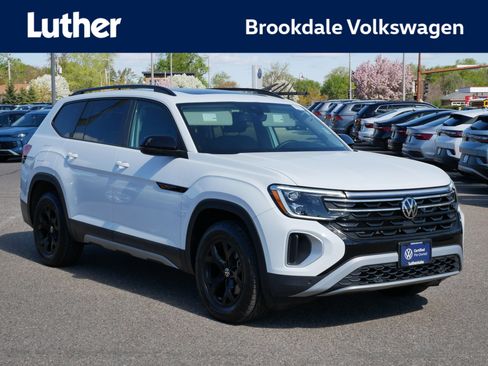 Used 2024 Volkswagen Atlas Peak Edition SE AWD/4WD image 1