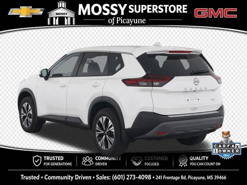Used 2023 Nissan Rogue SV FWD image 3