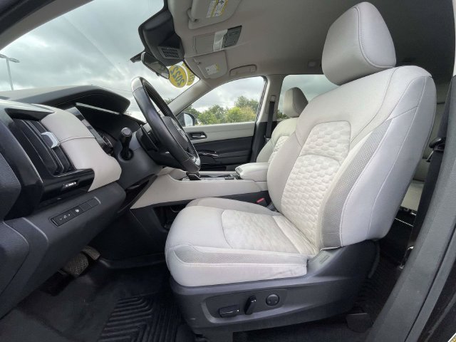 Used 2022 Nissan Pathfinder SV AWD/4WD image 17