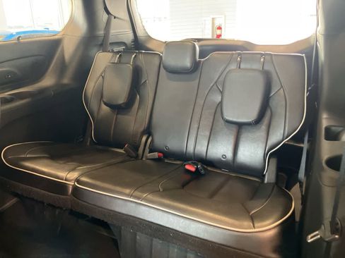 Used 2020 Chrysler Pacifica Limited w/ S Appearance Package FWD image 31