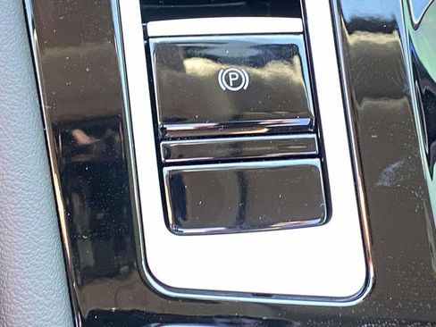 New 2026 Volkswagen Atlas SE FWD image 28