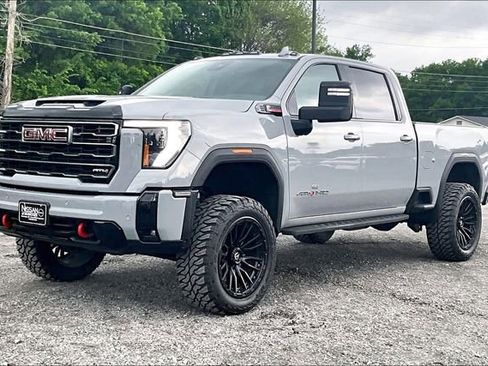 Used 2025 GMC Sierra 2500 AT4 w/ AT4 Premium Plus Package AWD/4WD image 3