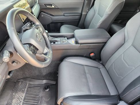 Used 2024 Lexus GX 550 w/ Cold Area Package AWD/4WD image 13
