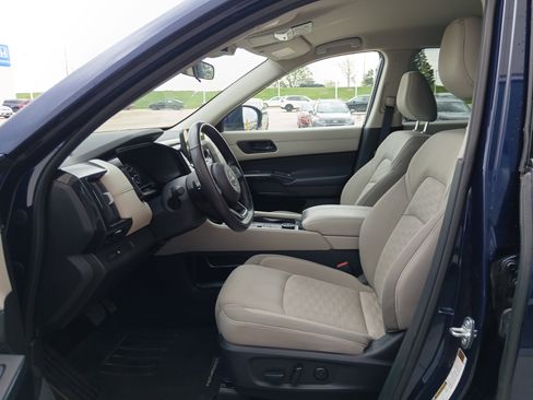 Used 2024 Nissan Pathfinder SV AWD/4WD image 8