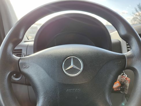 Used 2018 Mercedes-Benz Sprinter 2500 image 25