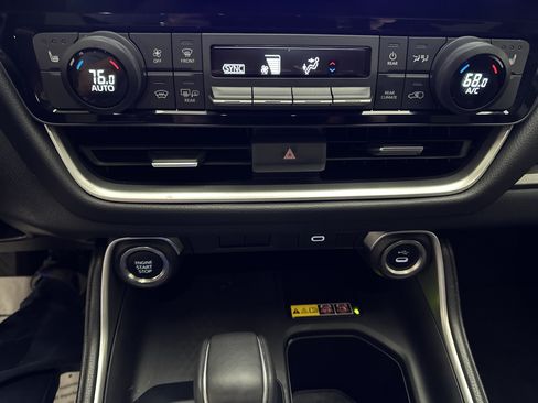 Used 2025 Toyota Grand Highlander AWD image 37
