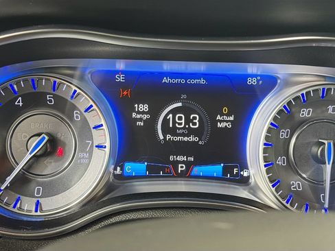 Used 2018 Chrysler 300 Limited AWD/4WD image 14