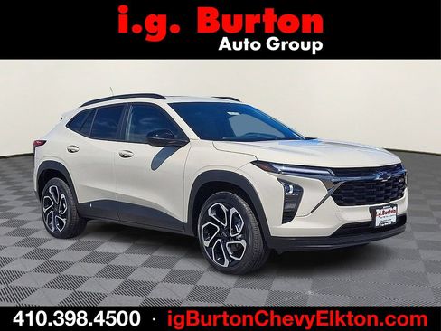 New 2026 Chevrolet Trax RS w/ Sunroof Package FWD image 1