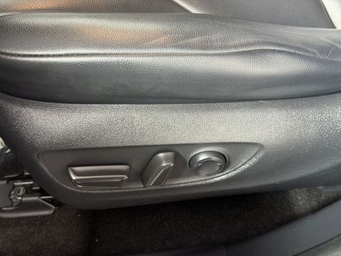 Used 2023 Toyota Highlander XLE AWD/4WD image 14