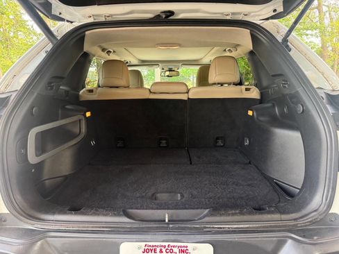 Used 2015 Jeep Cherokee Limited w/ Luxury Group AWD/4WD image 20