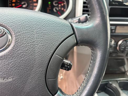 Used 2005 Toyota 4Runner Limited image 19