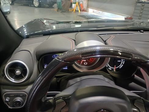 Used 2018 Ferrari California T RWD image 20