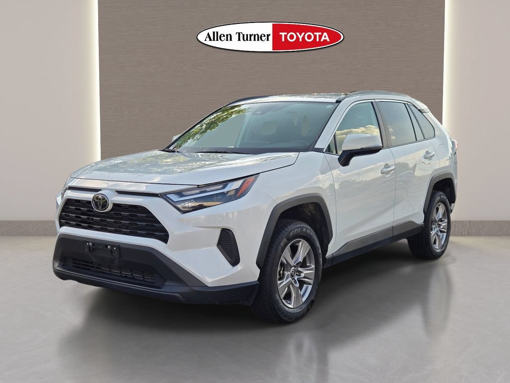 Used 2025 Toyota RAV4 XLE FWD image 3