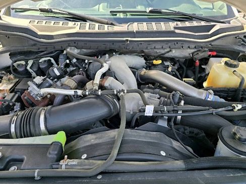 Used 2022 Ford F550 4x4 Regular Cab Super Duty image 17