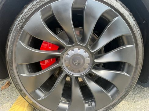 Used 2023 Tesla Model Y Performance AWD/4WD image 29