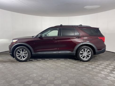 Used 2022 Ford Explorer XLT w/ Equipment Group 202A image 3