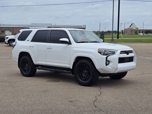 Used 2021 Toyota 4Runner SR5 RWD image 3