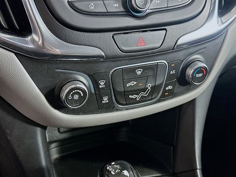 Used 2020 Chevrolet Equinox LS image 21