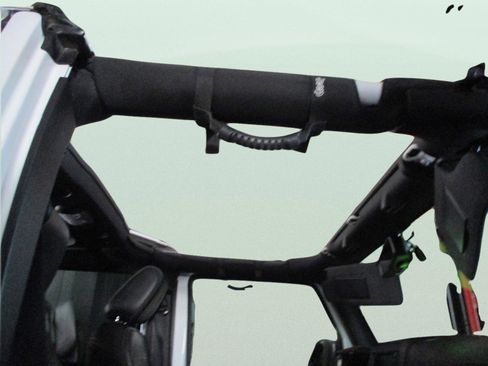 Used 2016 Jeep Wrangler Unlimited Sahara w/ Dual Top Group image 29