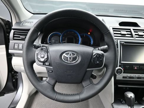 Used 2014 Toyota Camry XLE w/ Leather Package FWD image 16