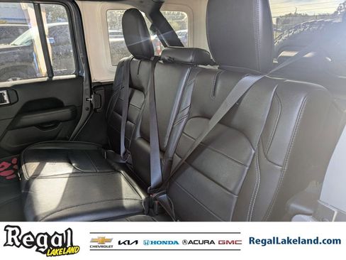 Used 2022 Jeep Wrangler Unlimited Sahara image 14