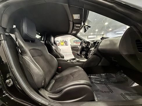 Used 2019 Nissan 370Z Touring RWD image 15