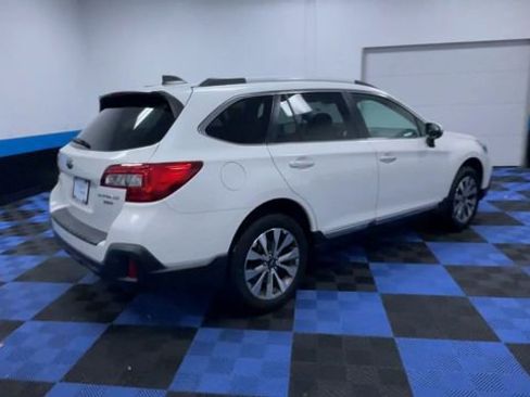Used 2019 Subaru Outback 3.6R Touring AWD/4WD image 8