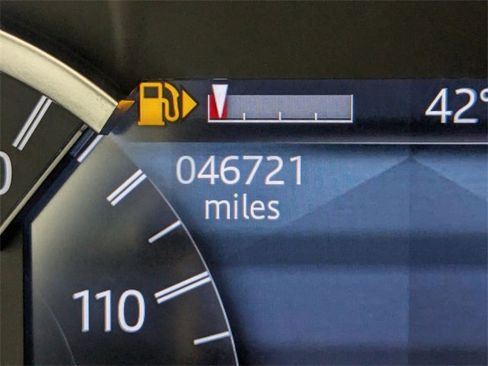 Used 2023 Land Rover Discovery S image 18