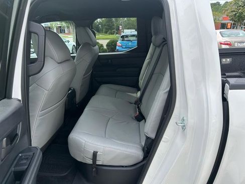 Used 2025 Toyota Tacoma SR5 AWD/4WD image 27