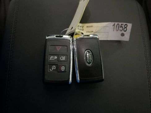 Used 2024 Land Rover Defender 110 X-Dynamic SE AWD/4WD image 33