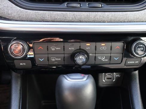 Used 2025 Jeep Compass Latitude w/ Sun & Sound Group AWD/4WD image 26