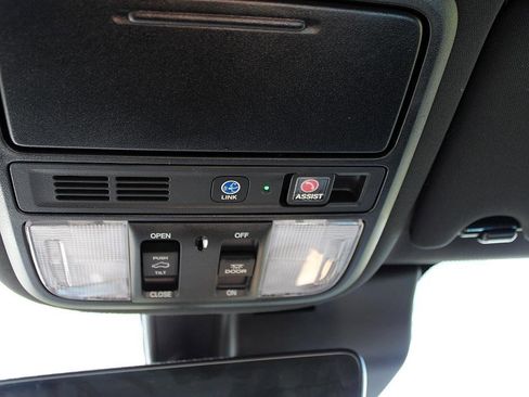 Used 2023 GMC Sierra 1500 Denali Ultimate image 3