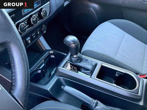 Certified 2022 Toyota Tacoma TRD Off-Road AWD/4WD image 16