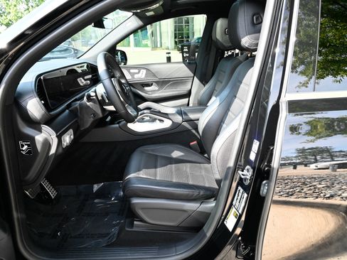 Used 2021 Mercedes-Benz GLS 580 4MATIC image 17