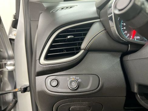 Used 2018 Chevrolet Trax LT w/ LT Convenience Package image 17