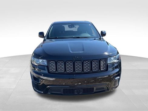 Used 2020 Jeep Grand Cherokee Altitude image 3