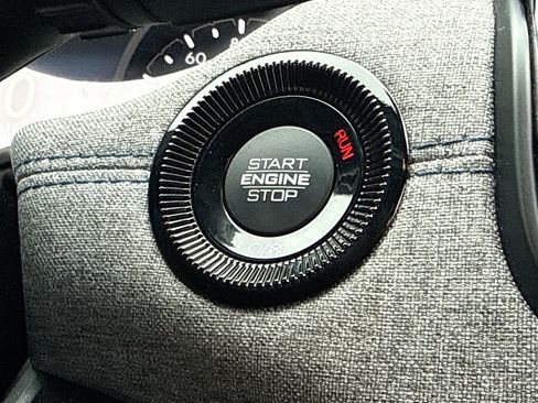 Used 2024 Jeep Compass Latitude image 9