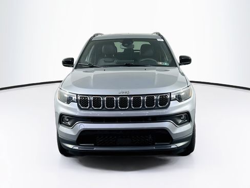 Used 2024 Jeep Compass Latitude w/ Sun and Sound Group AWD/4WD image 2