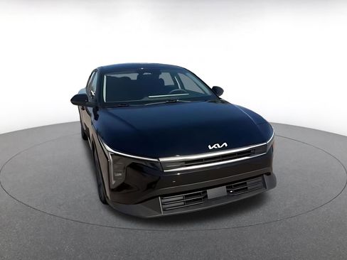 Used 2025 Kia K4 LXS image 16