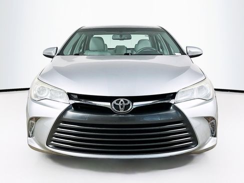 Used 2015 Toyota Camry XLE w/ Moonroof Package image 2