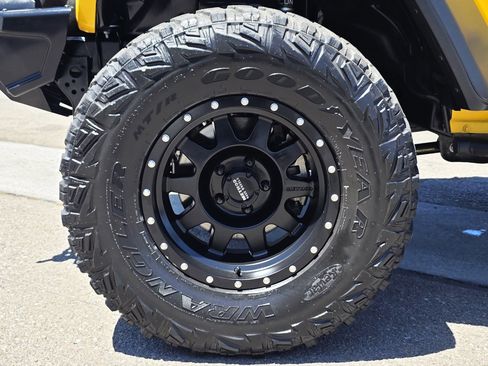Used 2021 Jeep Wrangler Unlimited Rubicon AWD/4WD image 9