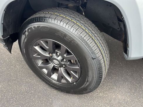 Used 2021 Toyota Tacoma SR5 RWD image 5