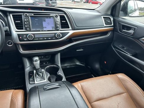 Used 2018 Toyota Highlander Limited Platinum w/ Protection Package #3 image 20