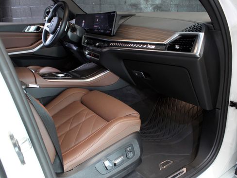 Used 2025 BMW X5 xDrive40i w/ M Sport Package image 49